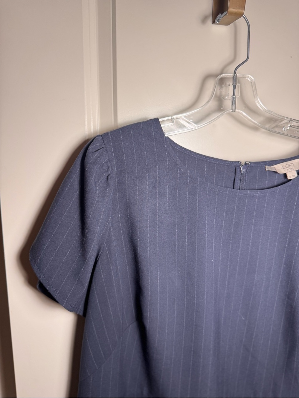 Loft plus Navy Pinstripe Short Sleeve Shift Dress size 16 - Picture 4 of 7